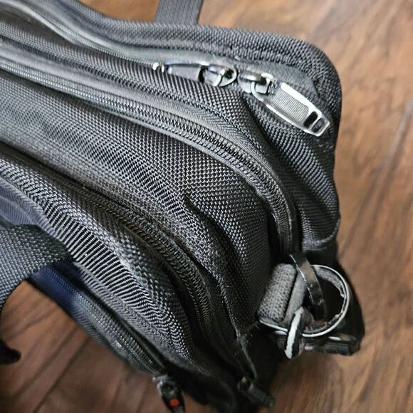 Victorinox Laptop Briefcase Bag - Picture 5 of 12